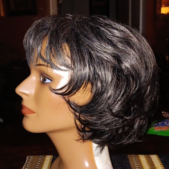 Synthetic Wig - Picture 3 of 7